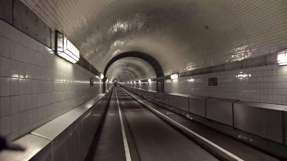 der alte elbtunnel in hamburg
